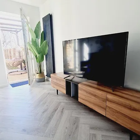 Beautiful 2Bedroom House With Garden Semesterbostad *
