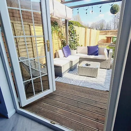 Beautiful 2Bedroom House With Garden Semesterbostad