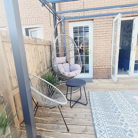 Beautiful 2Bedroom House With Garden Semesterbostad