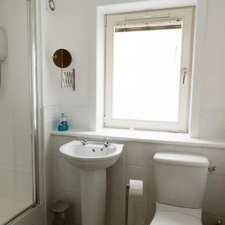 Beautiful Unique 3bed Mews House - Pass The Keys Semesterbostad *