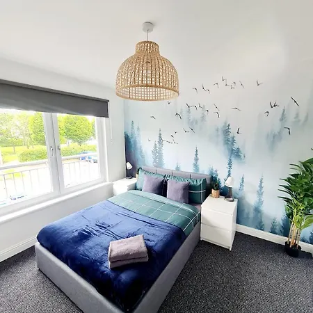 Spacious 5BR house Сasa de vacaciones Glasgow