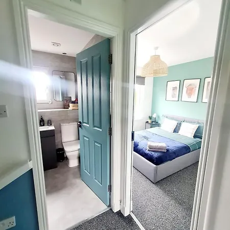 Spacious 5BR house Glasgow