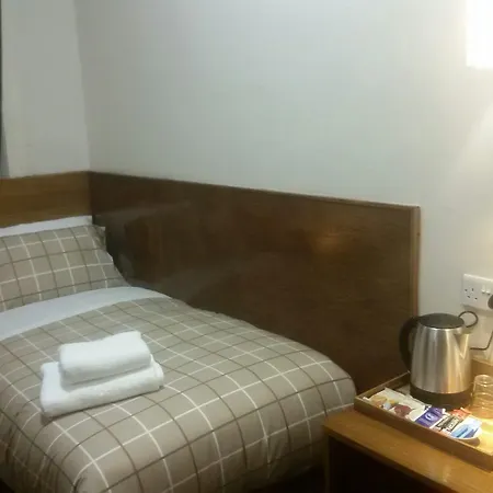 Douglas Hotel 3*