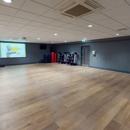 Village 4* Glasgow