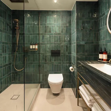Carlton George 4* Glasgow