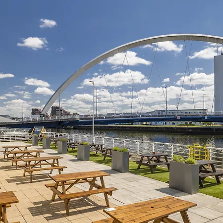 Hilton Garden Centre 4* 글라스고