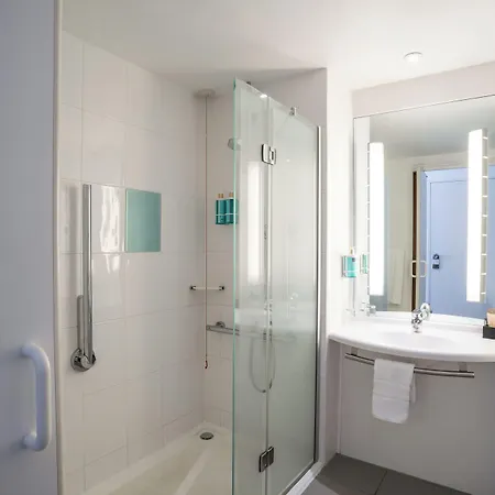 Отель Novotel Centre 4*