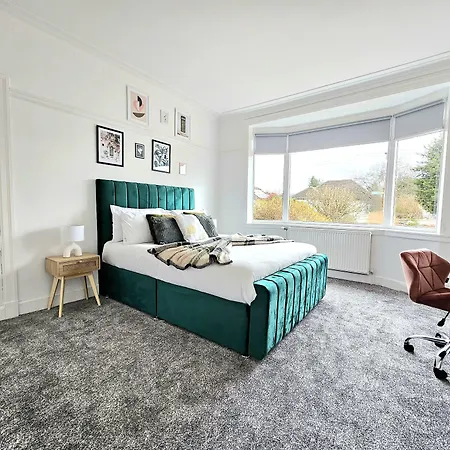 Charming 3-bed Oasis-free Parking Glasgow