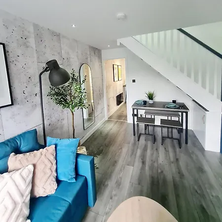 Lovely House With Patio Ferienhaus