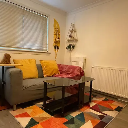 Free Parking 2-bedroom House In