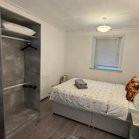Free Parking 2-bedroom House In * Glasgow