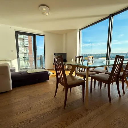 Clyde View 2bed Balcony Parking Apartment Glasgow