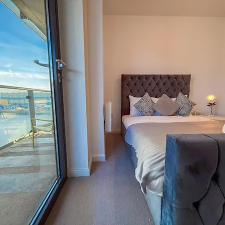 Clyde View 2bed Balcony Parking Glasgow