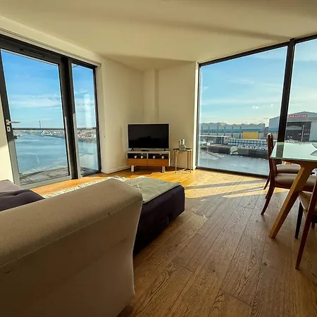 Clyde View 2bed Balcony Parking