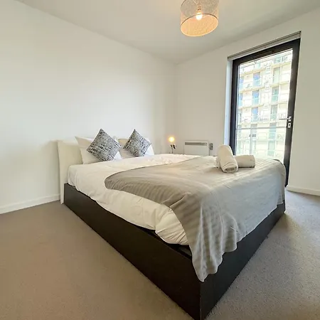 Clyde View 2bed Balcony Parking *