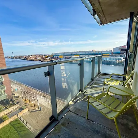 Clyde View 2bed Balcony Parking Glasgow