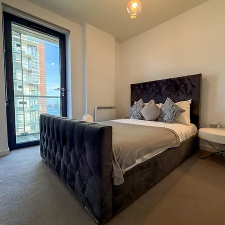 Clyde View 2bed Balcony Parking Apartment *