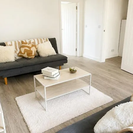 Сasa de vacaciones Cosy 2 Bdr Near - Sleeps 6 - Free Parking
