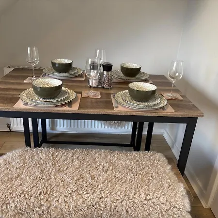 2 Bed Free Parking Centre & Hydro