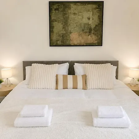 Cosy 2 Bdr Near - Sleeps 6 - Free Parking Сasa de vacaciones