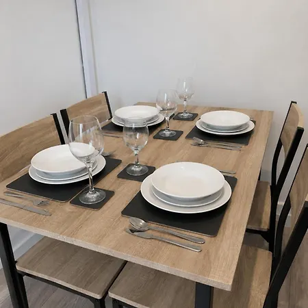 Cosy 2 Bdr Near - Sleeps 6 - Free Parking * Glasgow