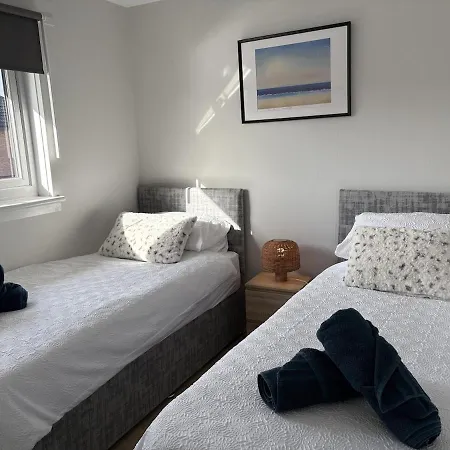 2 Bed Free Parking Centre & Hydro *