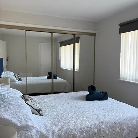 2 Bed Free Parking Centre & Hydro