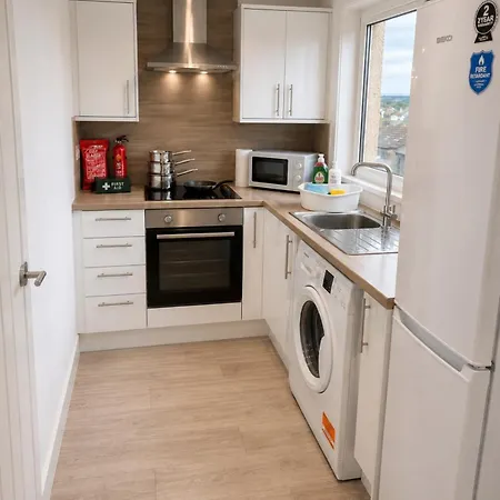 Cosy 2 Bdr Near - Sleeps 6 - Free Parking