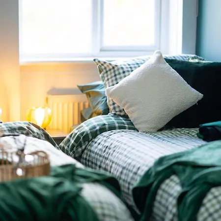 Gorgeous 2 Bdr In - Sleeps 4 - Free Parking Holiday home