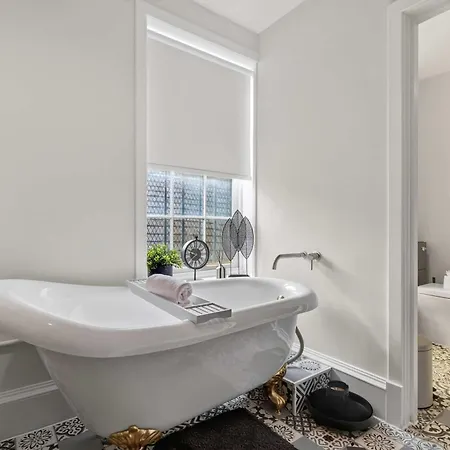 Ferienhaus Spacious 5-bedroom Perfect For Breaks Glasgow