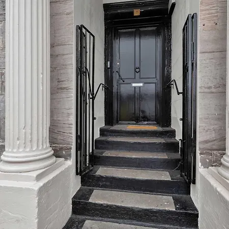 Spacious 5-bedroom Perfect For Breaks