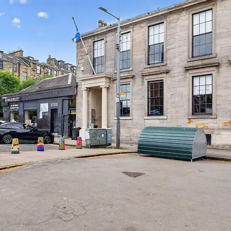 Spacious 5-bedroom Perfect For Breaks Glasgow