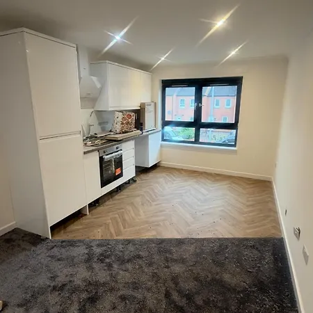 Modern 2bed Newly Renovated *