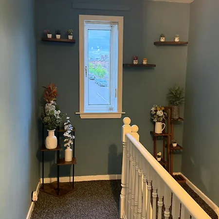 Modern 3 Bedroom House With A Big Garden Apartment Glasgow