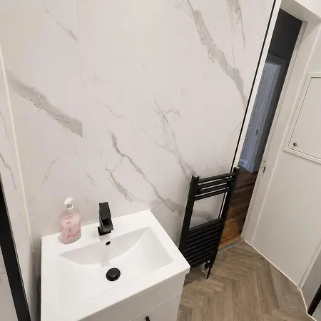 Apartamento 6 Bed, Free Parking, Fully Renovated