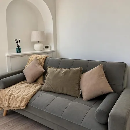 Gorgeous 2-bedroom House In - Sleeps 6 Apartment