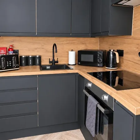 Free Parking - Centre - Sleeps 3 - 2 Bedroom *