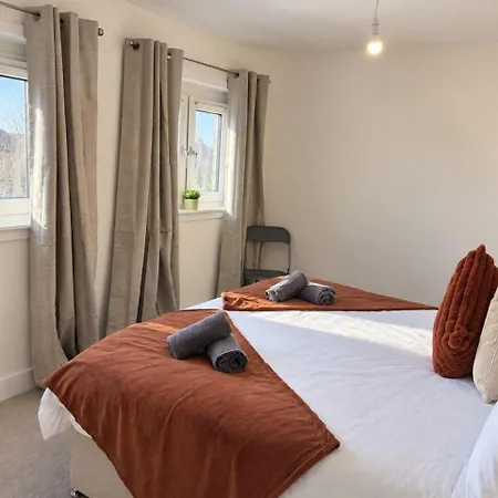 Gorgeous 2-bedroom House In - Sleeps 6 Apartment