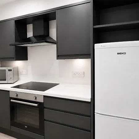 Apartamento 4 Bed, Free Parking, Near Centre *