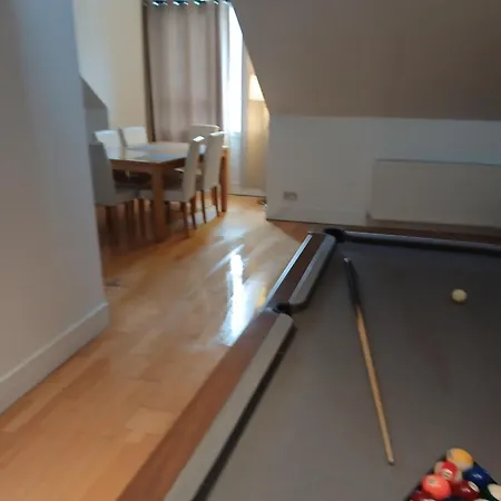 Glasgow Apartment *