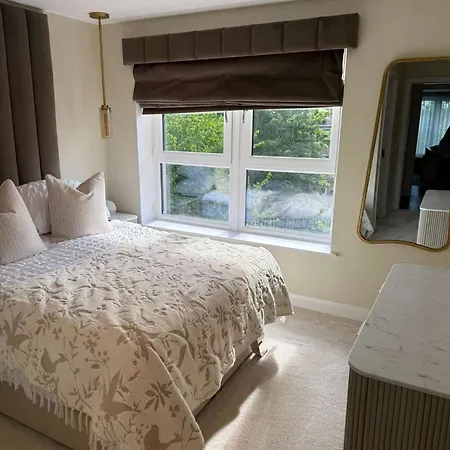 Modern 2 Bed Flat Close To Train Station And Hydro Apartamento *