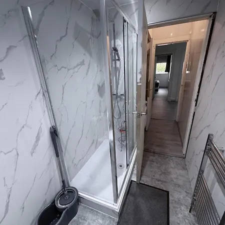 Apartment Executive 3br Near Hampden&queens Park *