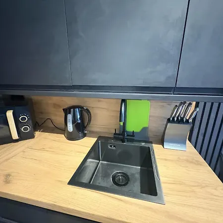 6 Bed, Free Parking, Fully Renovated *