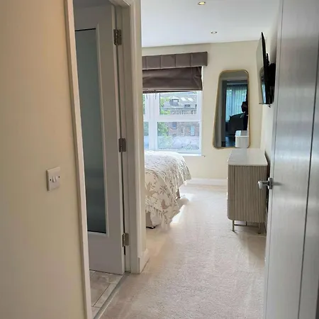 Modern 2 Bed Flat Close To Train Station And Hydro Apartamento