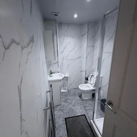 Executive 3br Near Hampden&queens Park