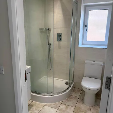 Apartamento Modern 2 Bed Flat Close To Train Station And Hydro