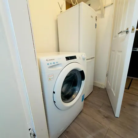 Apartment Executive 3br Near Hampden&queens Park *