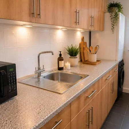 Apartment 2 Bedroom, Location