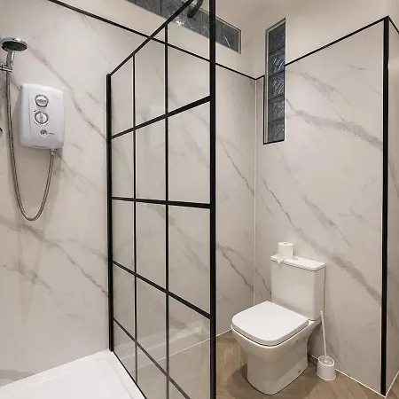 Apartamento 6 Bed, Free Parking, Fully Renovated Glasgow