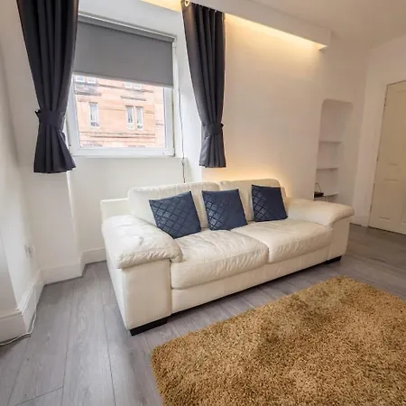 Executive 3br Near Hampden&queens Park